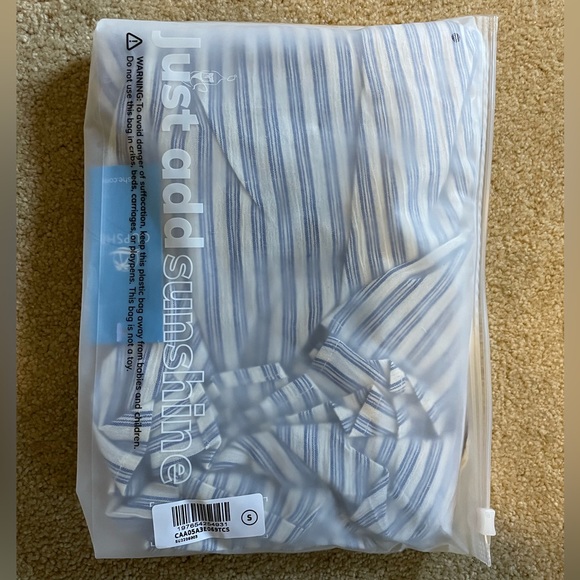 🆕 NWT CUPSHE Blue & White Striped V-Neck Dress - Light & Summery ☀️ - Picture 3 of 3